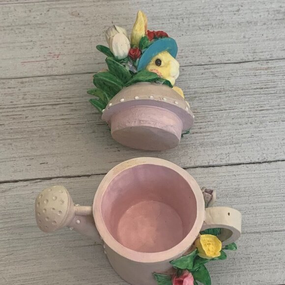 Vintage Bunny Rabbit Watering Can Lidded Trinket Box Tulips Roses Sun Bonnet Hat - Picture 10 of 16